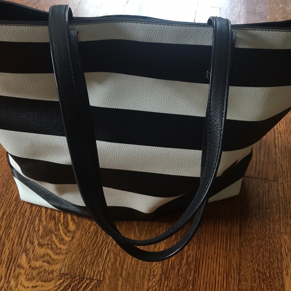 Stella & Dot Filmore Tote - Picture 2 of 3
